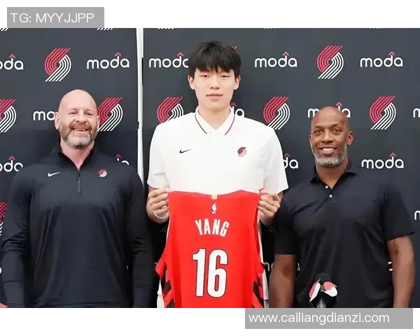 攻又攻不进守又守不住，开拓者居然还敢让他留在轮换阵型中？